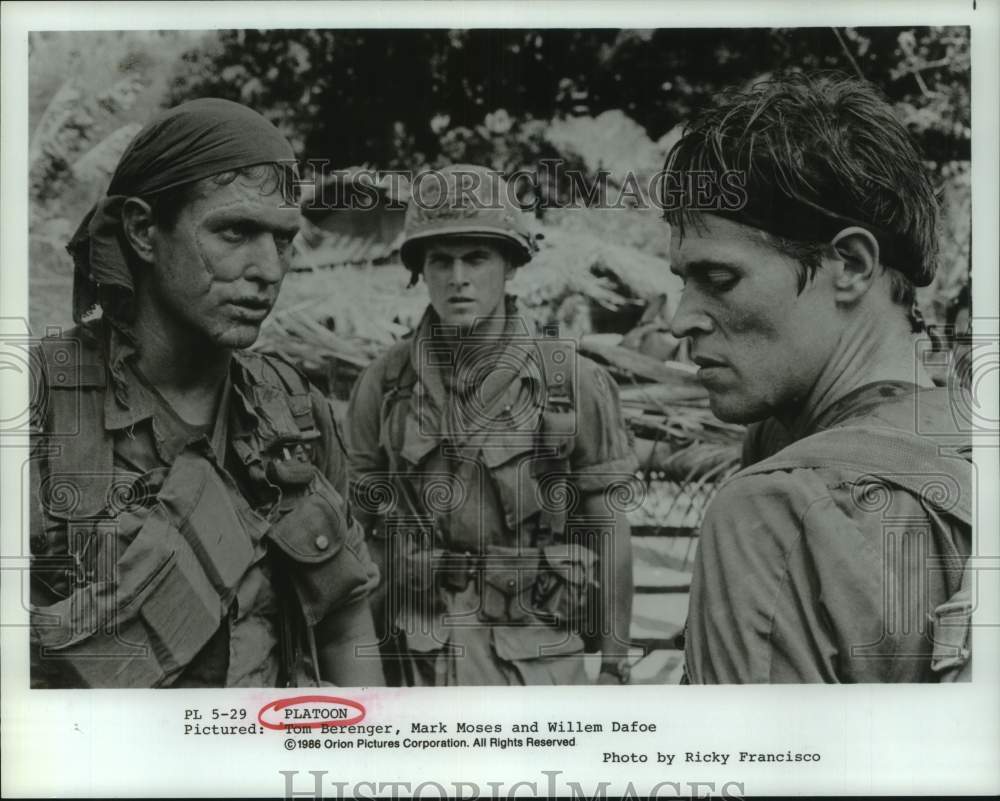 1986 Press Photo Tom Berenger, Mark Moses and Willem Dafoe in film &quot;Platoon&quot;- Historic Images