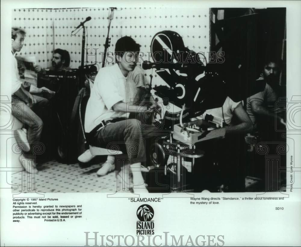 1987 Press Photo Wayne Wang directs &quot;Slamdance&quot; - hcp12341- Historic Images