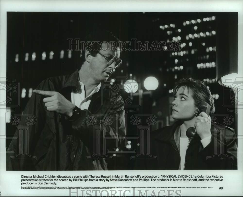 1988 Press Photo Director Michael Crichton &amp; Theresa Russell discuss a scene- Historic Images