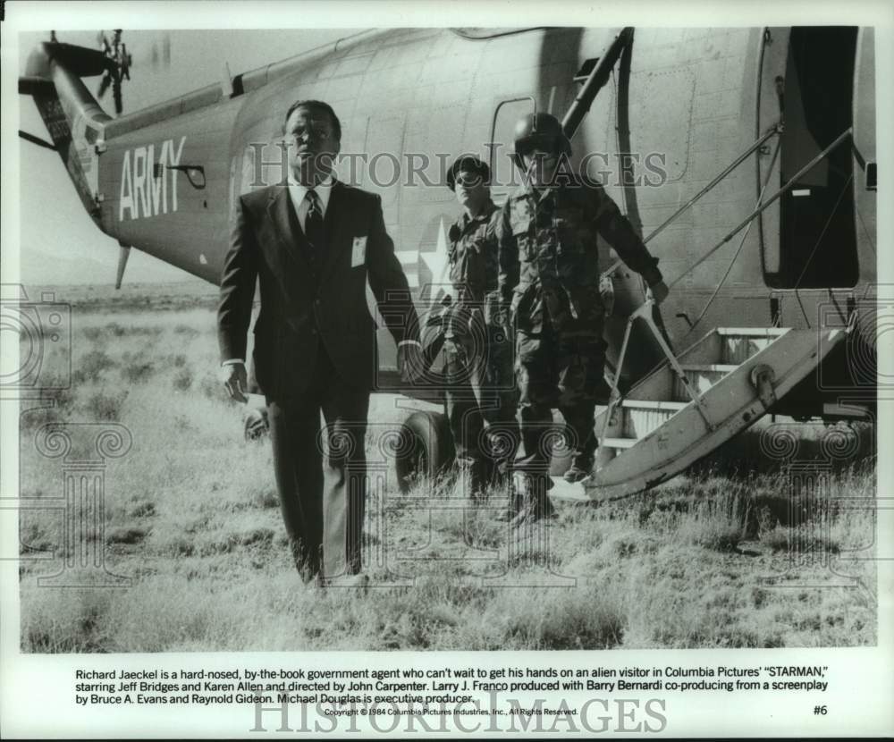 1984 Press Photo Scene from Movie &quot;Starman&quot; Starring Actor Richard Jaeckel- Historic Images