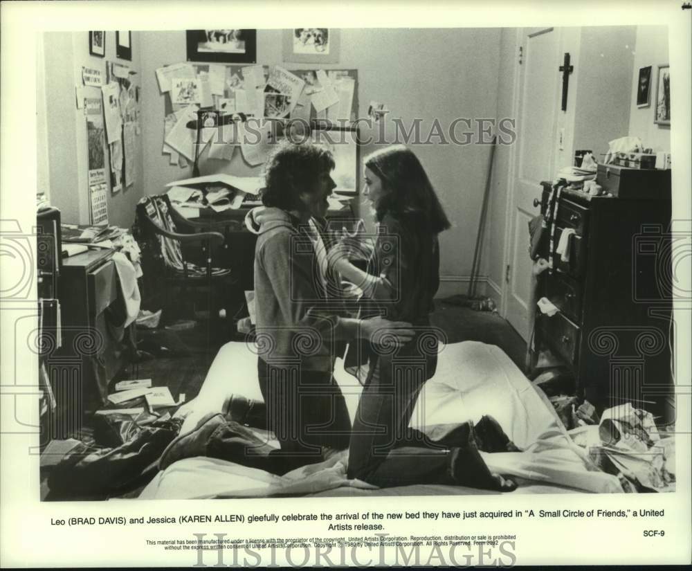 1980 Press Photo Brad Davis, Karen Allen celebrate - "A Small Circle of Friends" - Historic Images