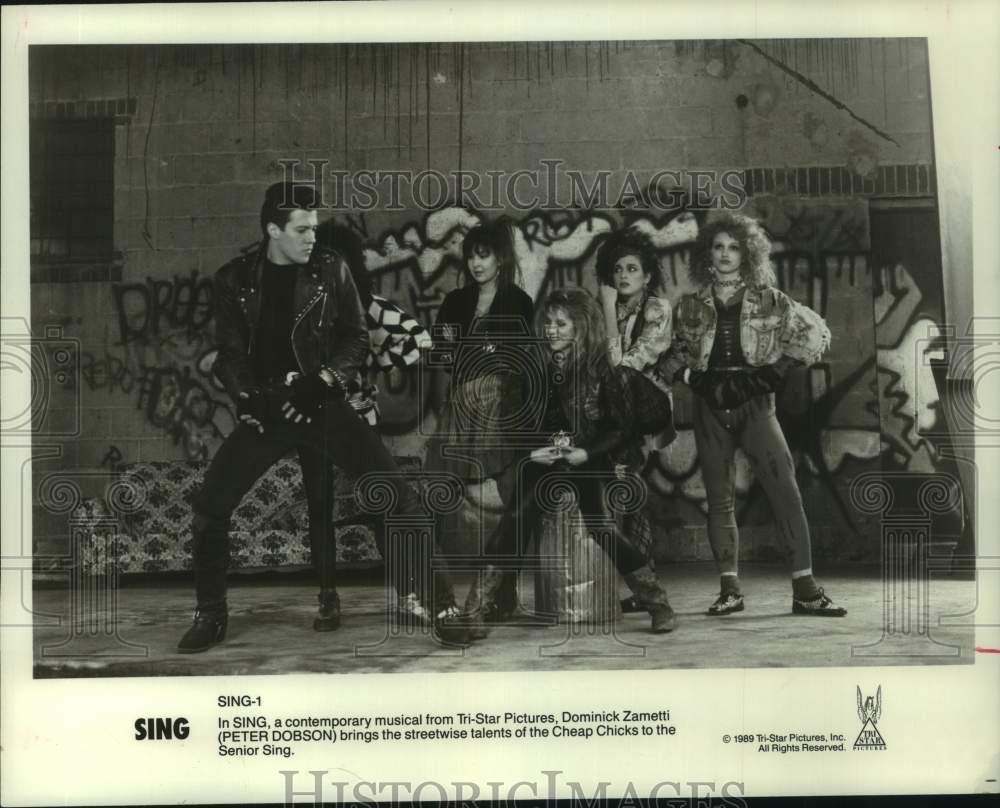 1989 Press Photo Peter Dobson with Cheap Chicks in scene from movie &quot;Sing&quot; - Historic Images