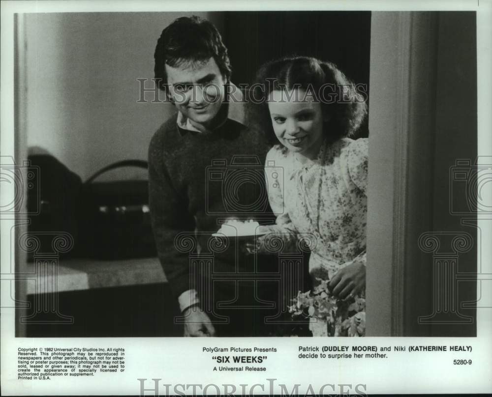 1982 Press Photo Dudley Moore and Katherine Healy star in &quot;Six Weeks&quot; - Historic Images