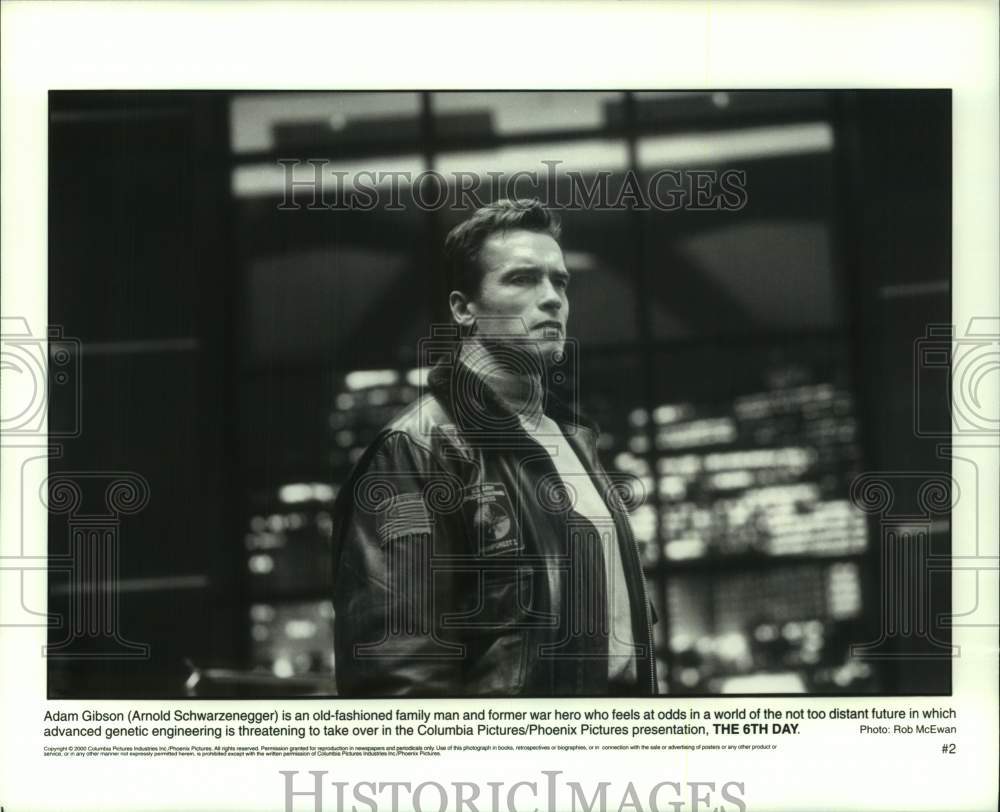 2000 Press Photo Arnold Schwarzenegger in scene from movie &quot;The 6th Day&quot; - Historic Images