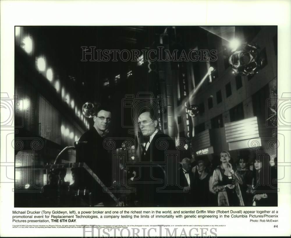 2000 Press Photo Tony Goldwyn and Robert Duvall in movie &quot;The 6th Day&quot; - Historic Images