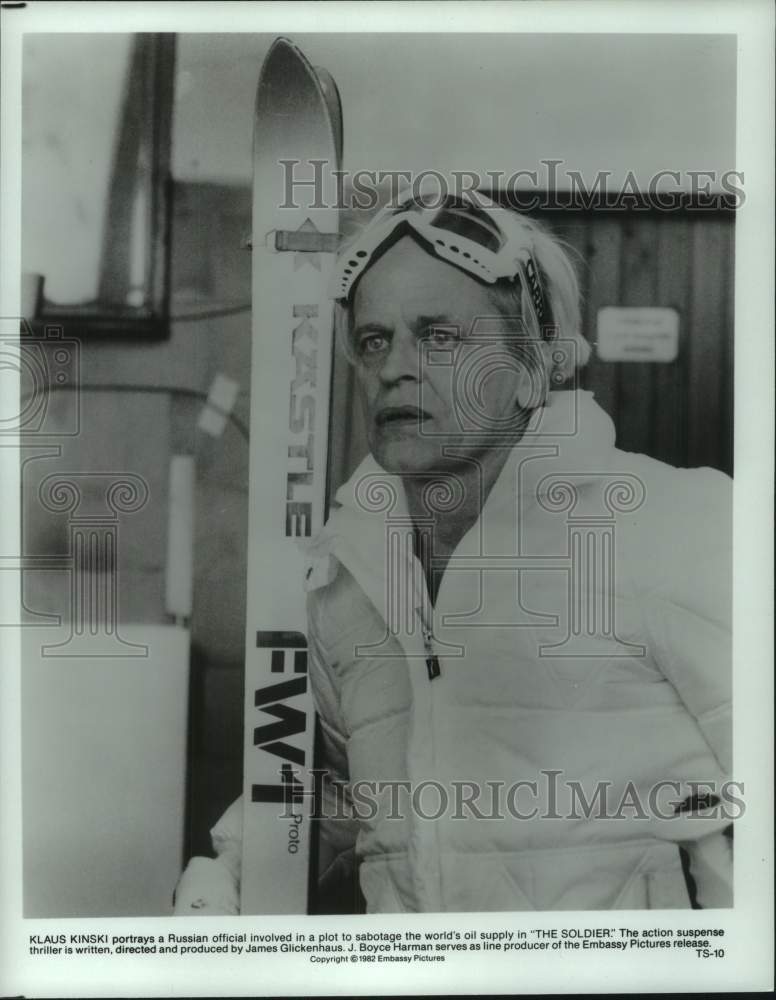 1982 Press Photo Actor Klaus Kinski acts in the movie "The Soldier" - Historic Images