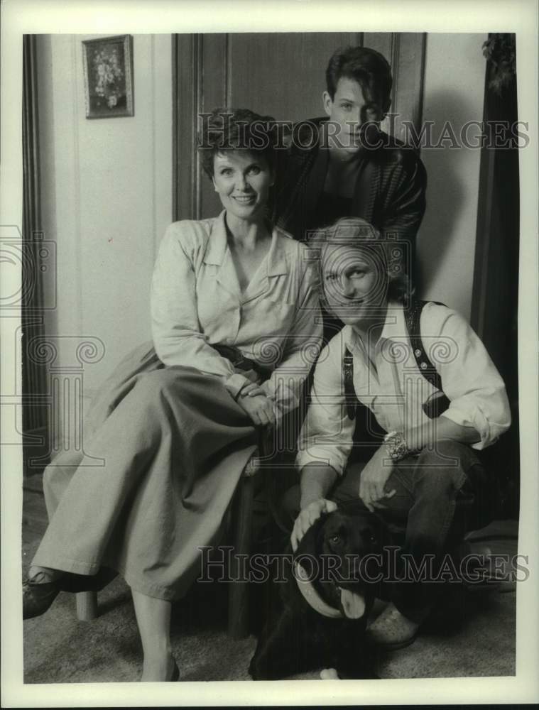 1987 Press Photo The Cast of the CBS Program Series &quot;Houston Knights&quot; - Historic Images