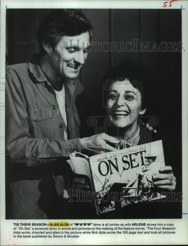 1981 Press Photo Actor Alan Alda of &quot;M*A*S*H&quot;  with wife Arlene - Historic Images