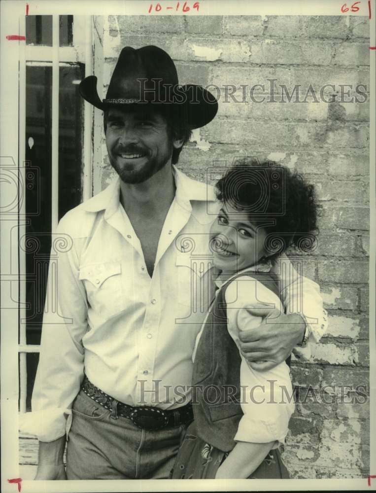 1983 Press Photo James Brolin and Annie Potts Star in Western Drama &quot;Cowboy&quot; - Historic Images