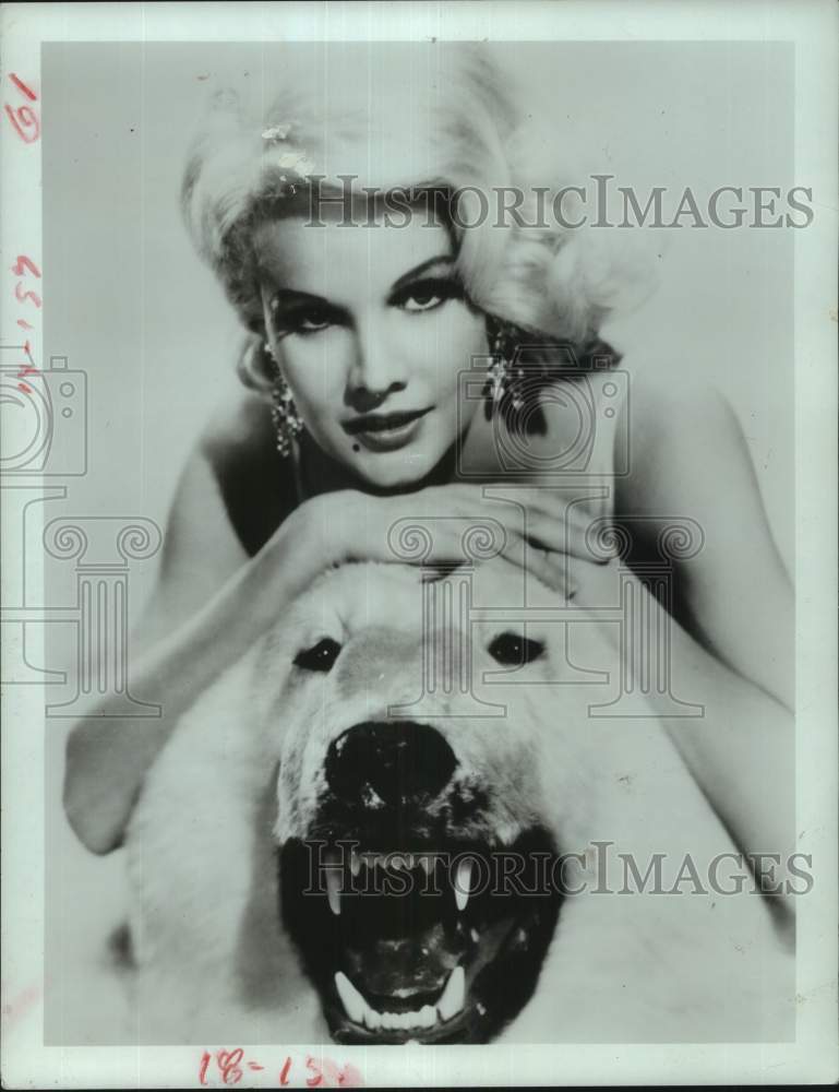 1965 Hollywood&#39;s sexy blond movie star Carroll Baker as &quot;Harlow&quot; - Historic Images