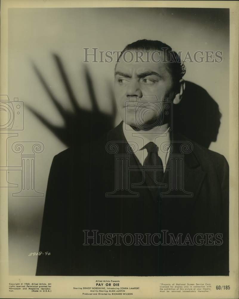196 Press Photo Actor Ernest Borgnine in "Pay Or Die" Movie Scene - Historic Images