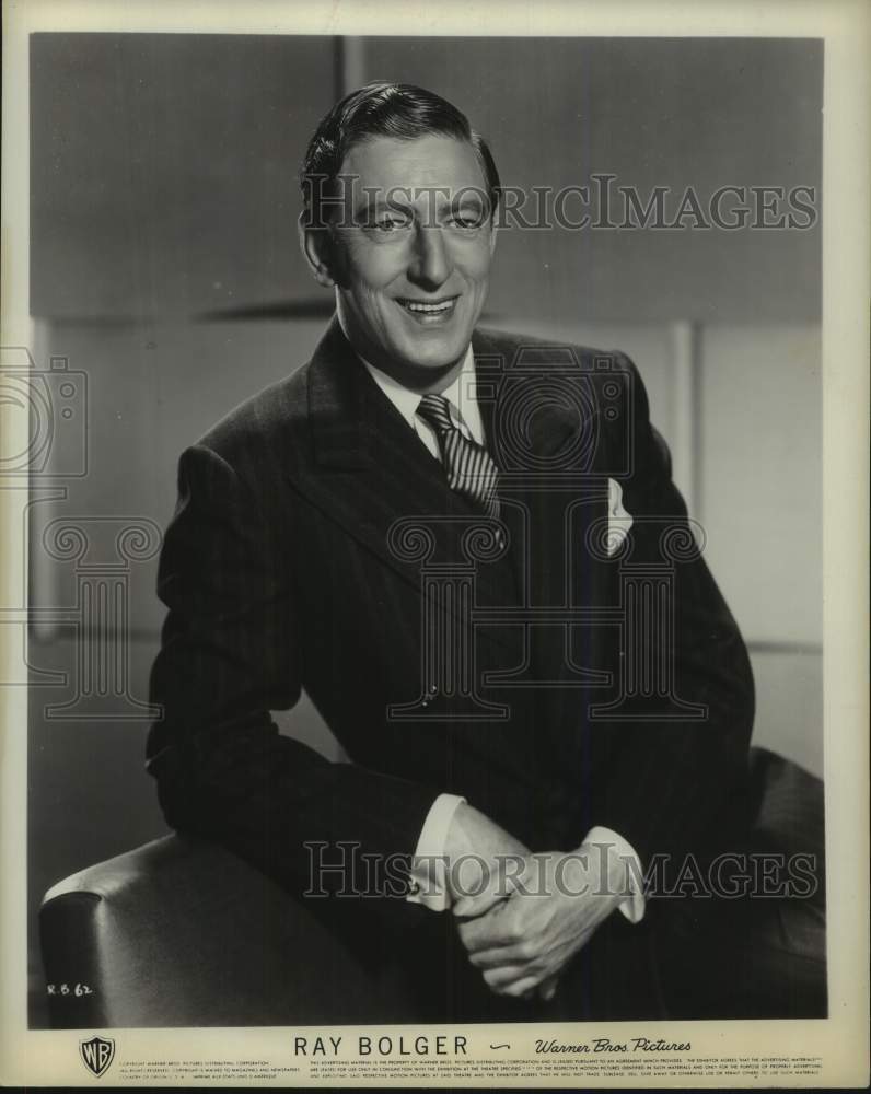 1952 Press Photo Ray Bolger acts in a Warner Brothers movie - Historic Images
