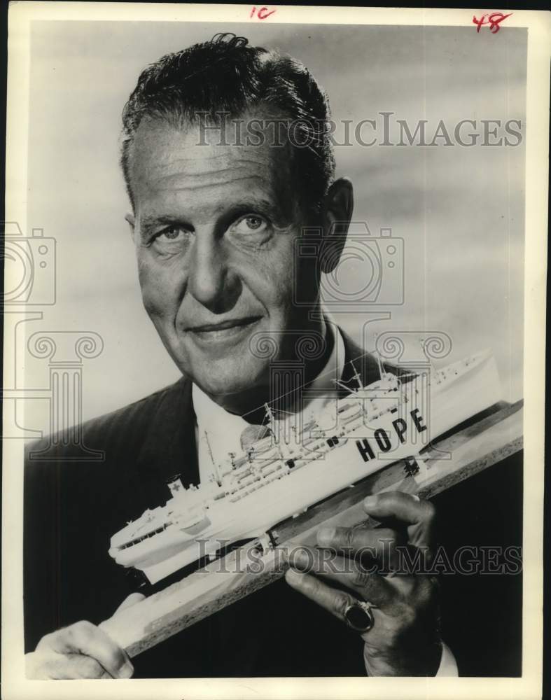 1962 Press Photo Actor Ralph Bellamy, Narrator for &quot;The Good Ship Hope&quot; - Historic Images