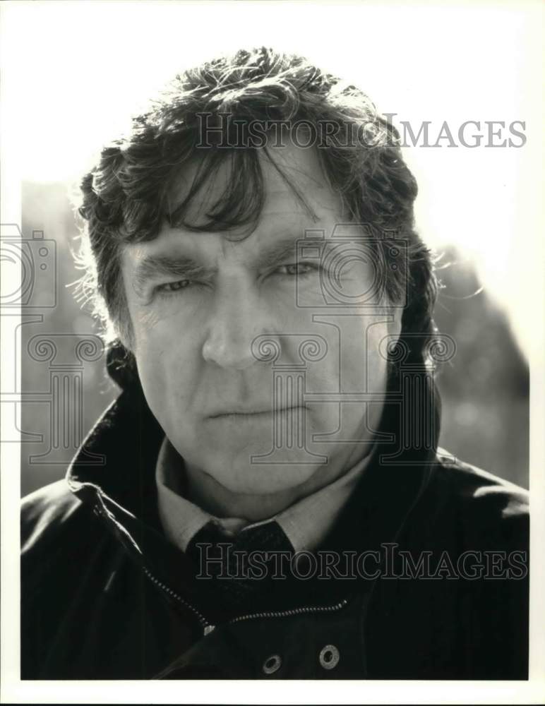 1998 Press Photo Actor Alan Bates - Historic Images