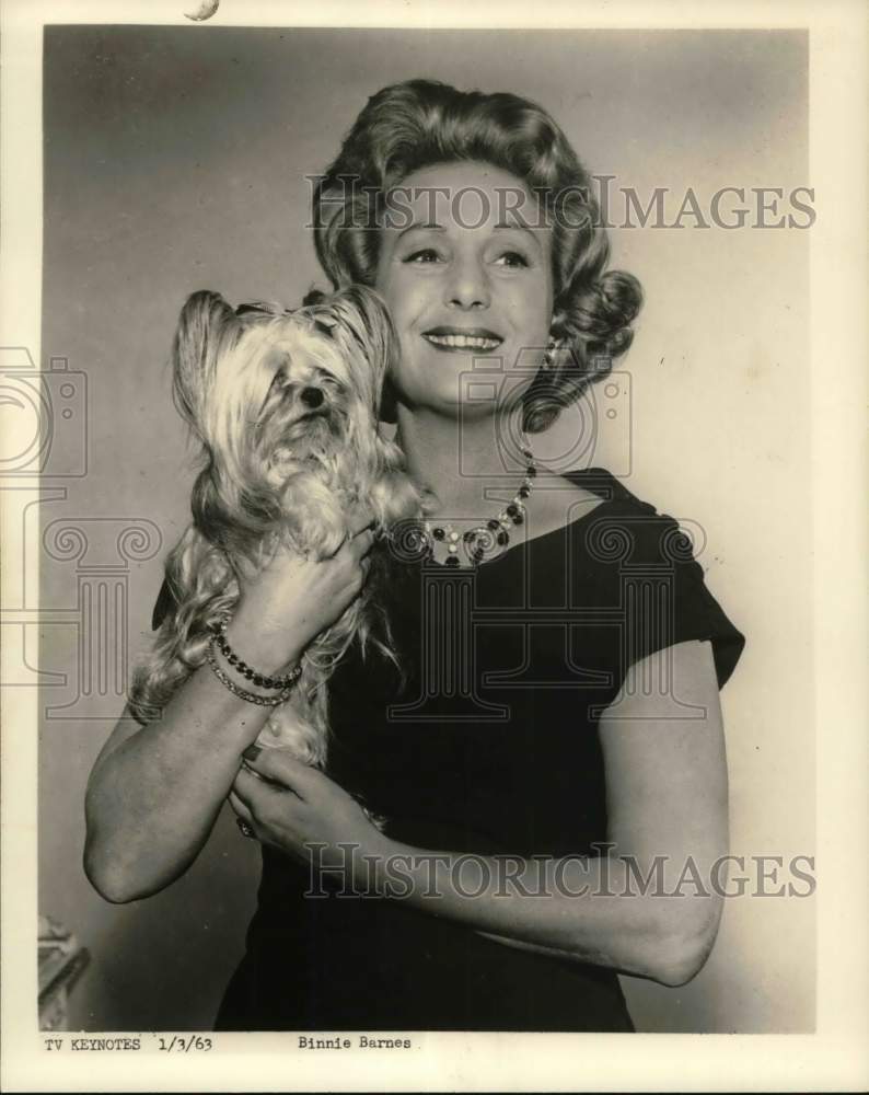 1963 Press Photo Actress Binnie Barnes with Dog - Historic Images