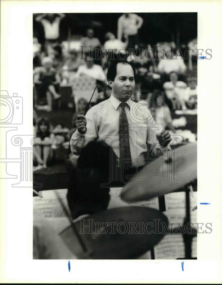 1989 Press Photo Houston Pops Conductor Ned Battista during Performance - Historic Images