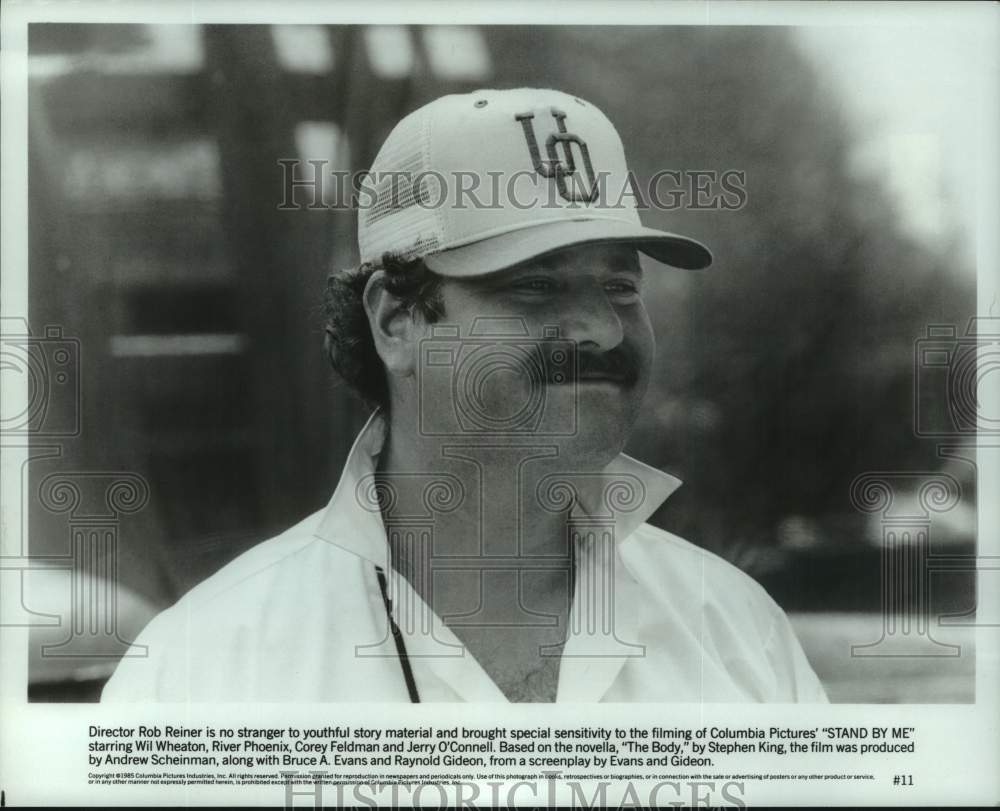 1985 Press Photo Director Rob Reiner on the set of &quot;Stand By Me&quot; - Historic Images