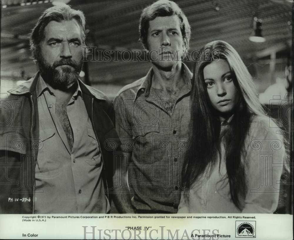 1973 Press Photo Actors and actress during a movie scene from &quot;Phase IV&quot; - Historic Images