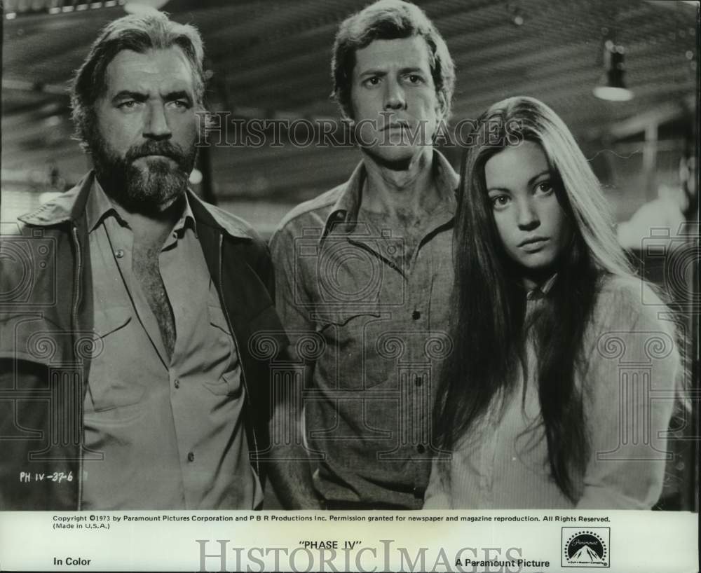 1973 Press Photo Actors and actress during a movie scene from "Phase IV" - Historic Images