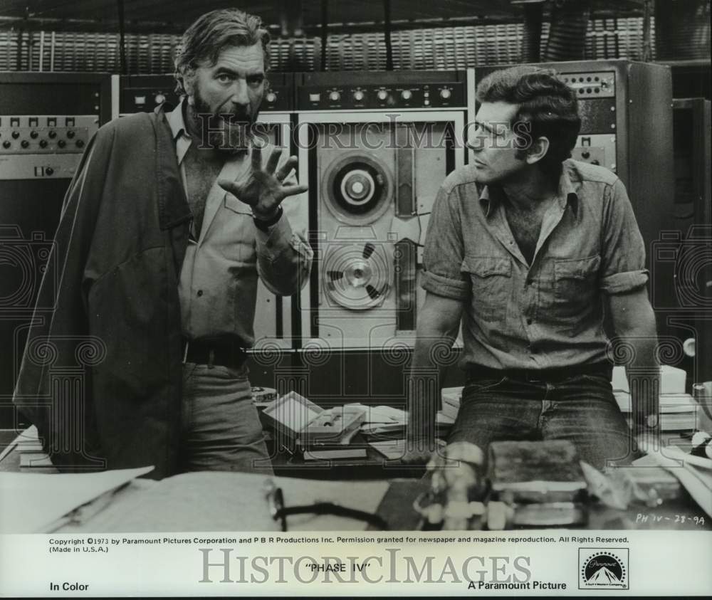 1973 Press Photo Actors during a scene from the movie "Phase IV" - Historic Images