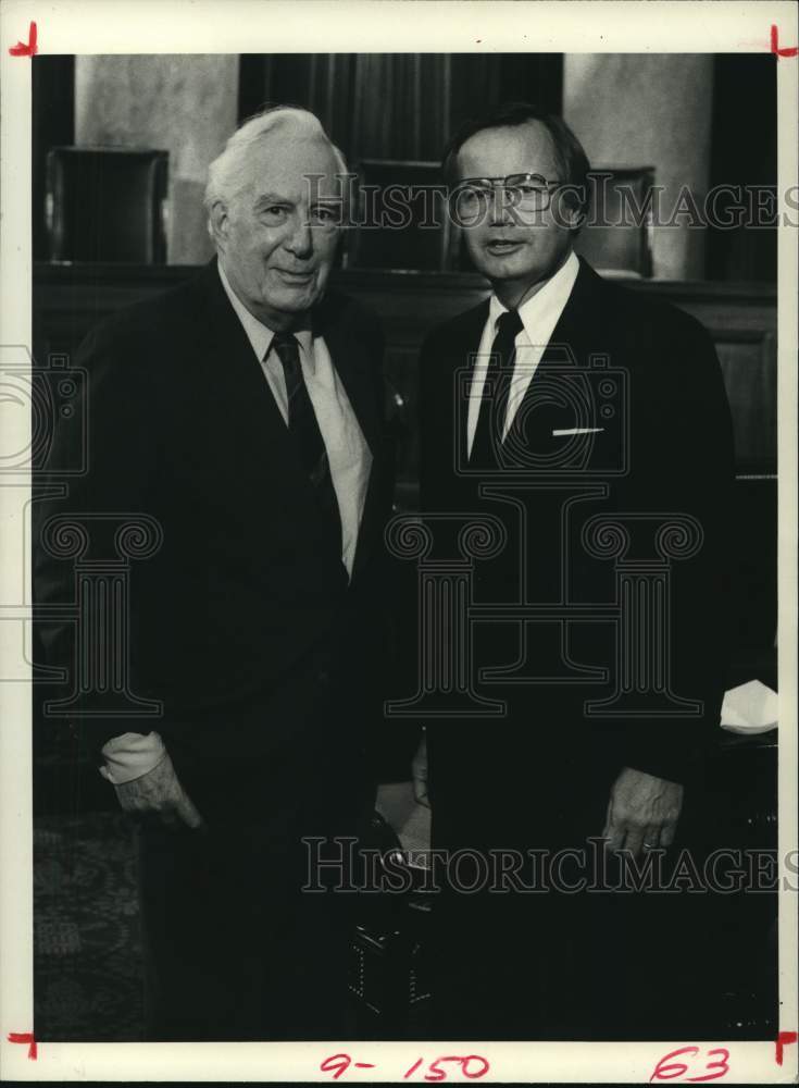 1986 News Correspondent Bill Moyers &amp; Chief Justice Warren E. Burger - Historic Images