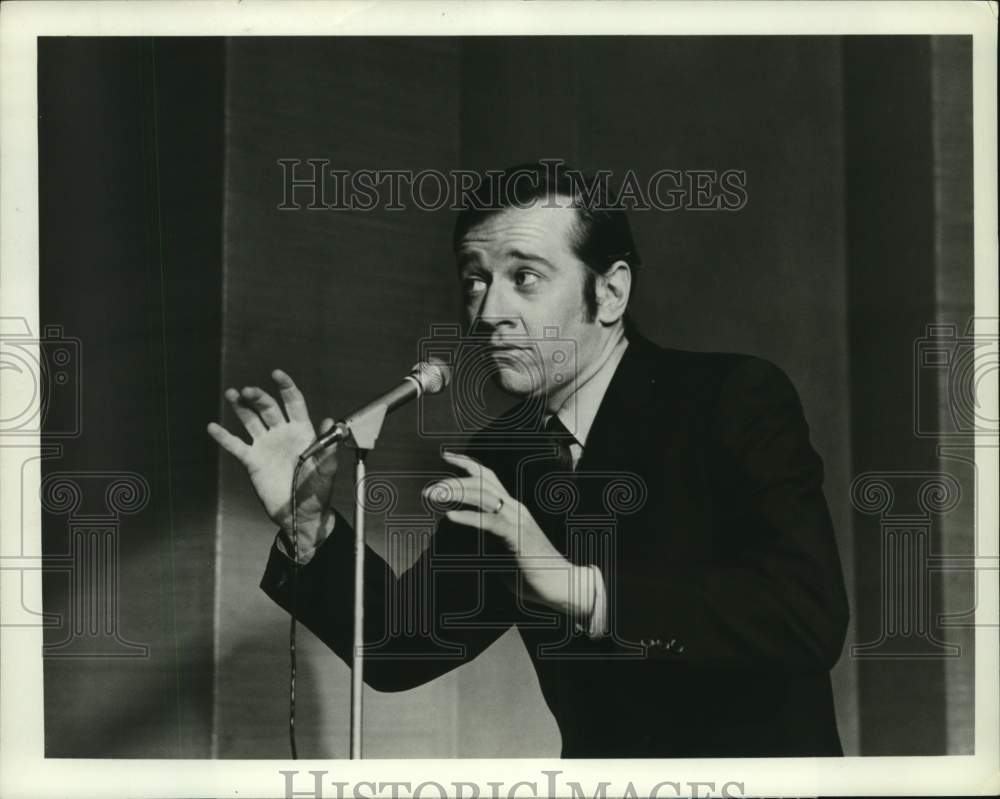 1969 Press Photo George Garlin acts in "This is Tom Jones" - Historic Images