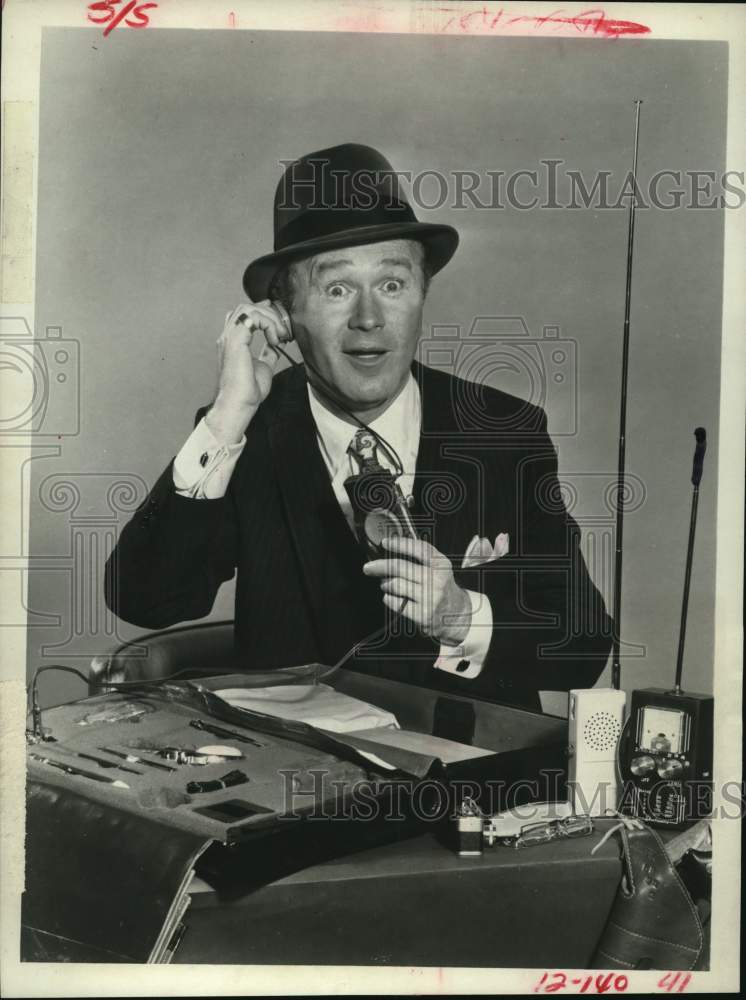 1965 Press Photo Red Buttons on &quot;The Double Life of Henry Phyfe&quot; ABC Television - Historic Images