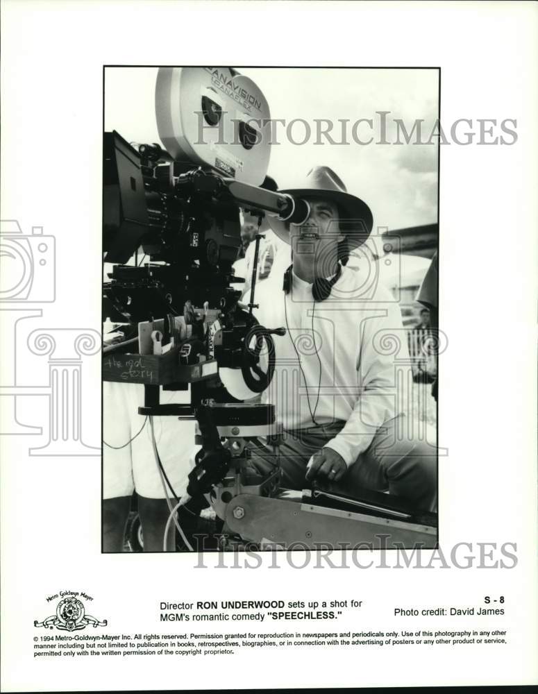 1994 Press Photo Director Ron Underwood on Set for &quot;Speechless&quot; - Historic Images