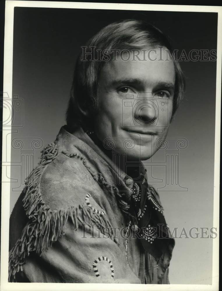 1974 Press Photo Television host Dick Cavett - Historic Images