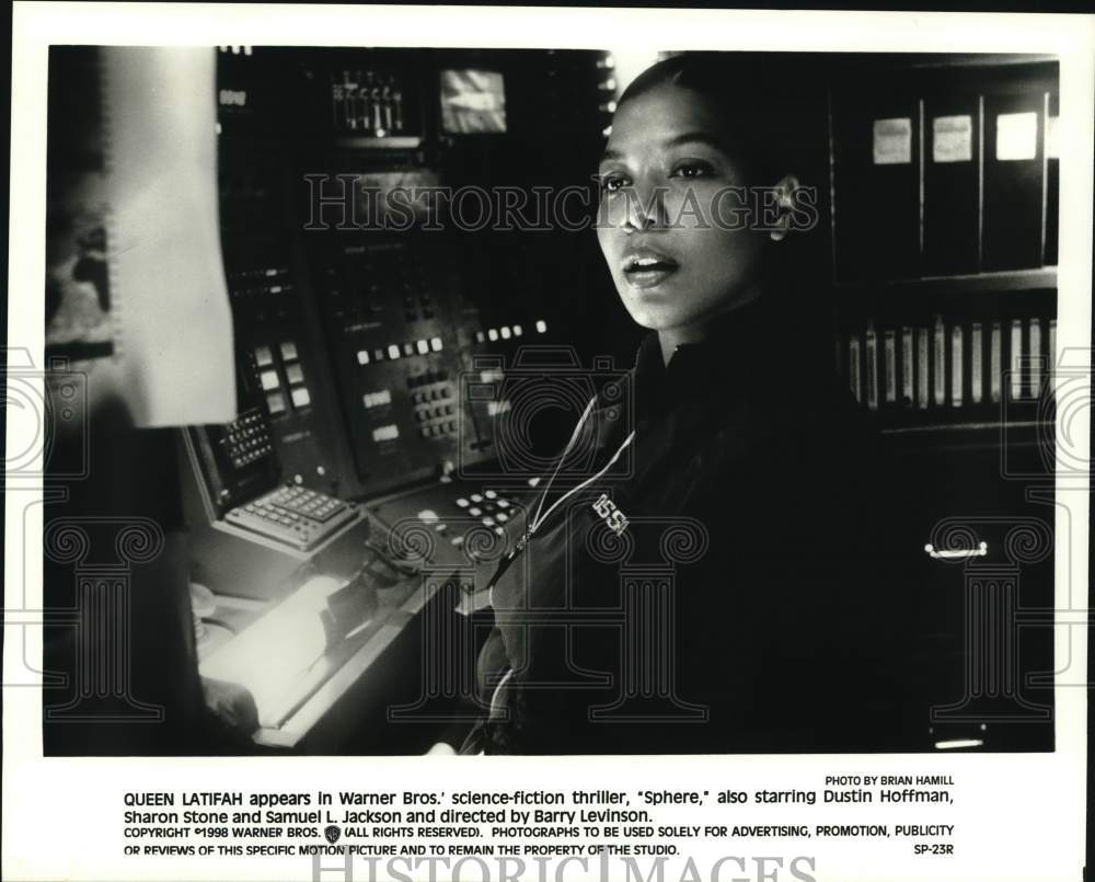 1998 Press Photo Queen Latifah in &quot;Sphere&quot; Movie - Historic Images