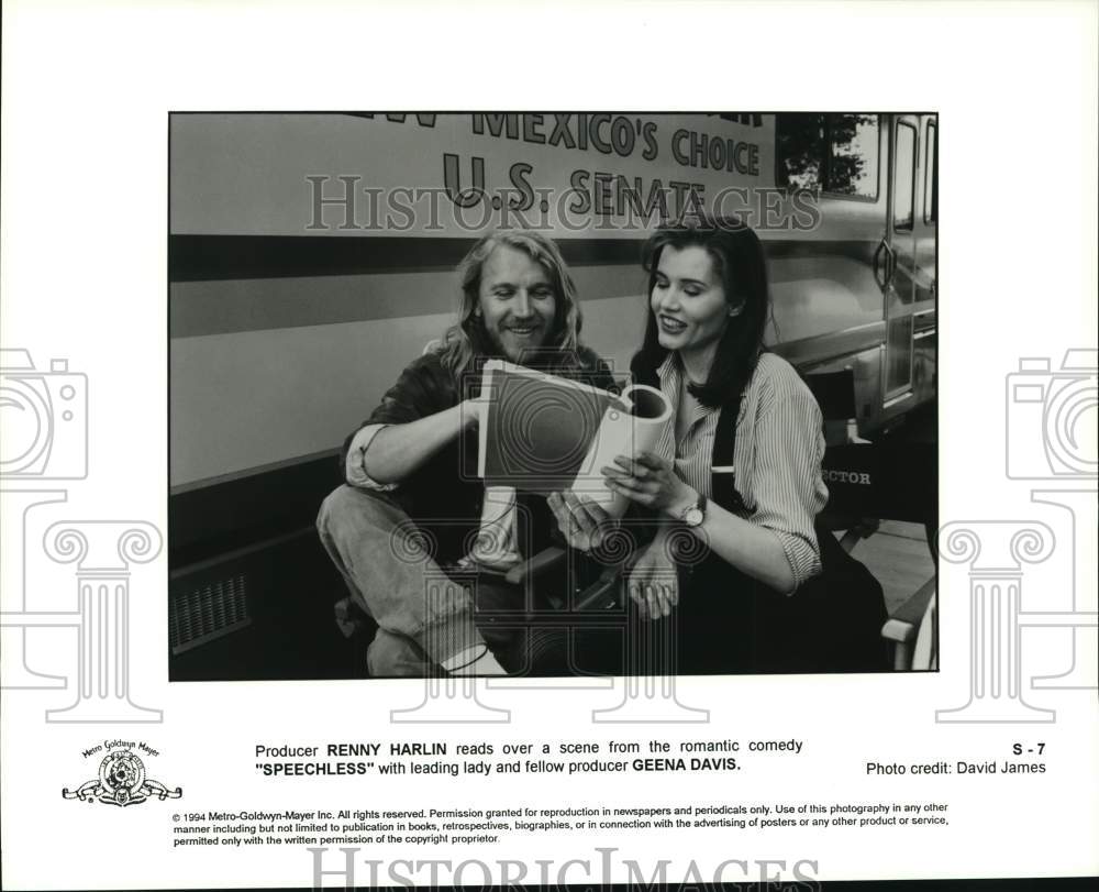 1994 Press Photo Producer Renny Harlin, Star Geena Davis of "Speechless" Movie - Historic Images