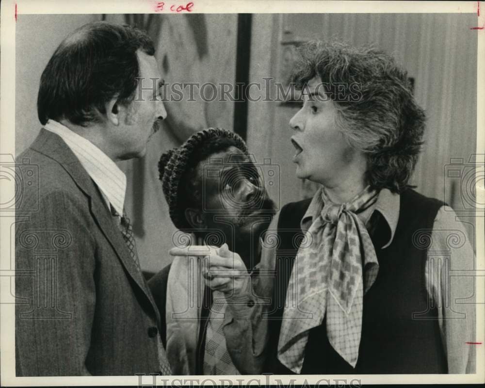 1972 Press Photo Bill Macy, Beatrice Arthur, and Nolan Bell in "Maude" - Historic Images