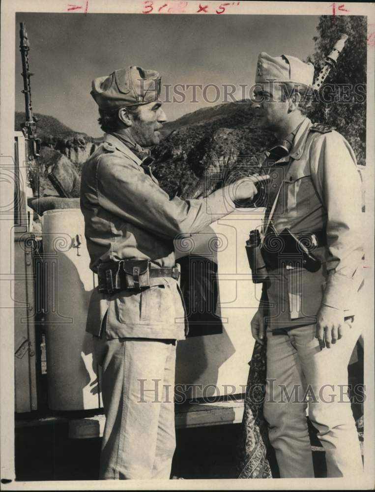 1973 Press Photo Michael Caine and Nigel Davenport act in &quot;Play Dirty&quot; - Historic Images