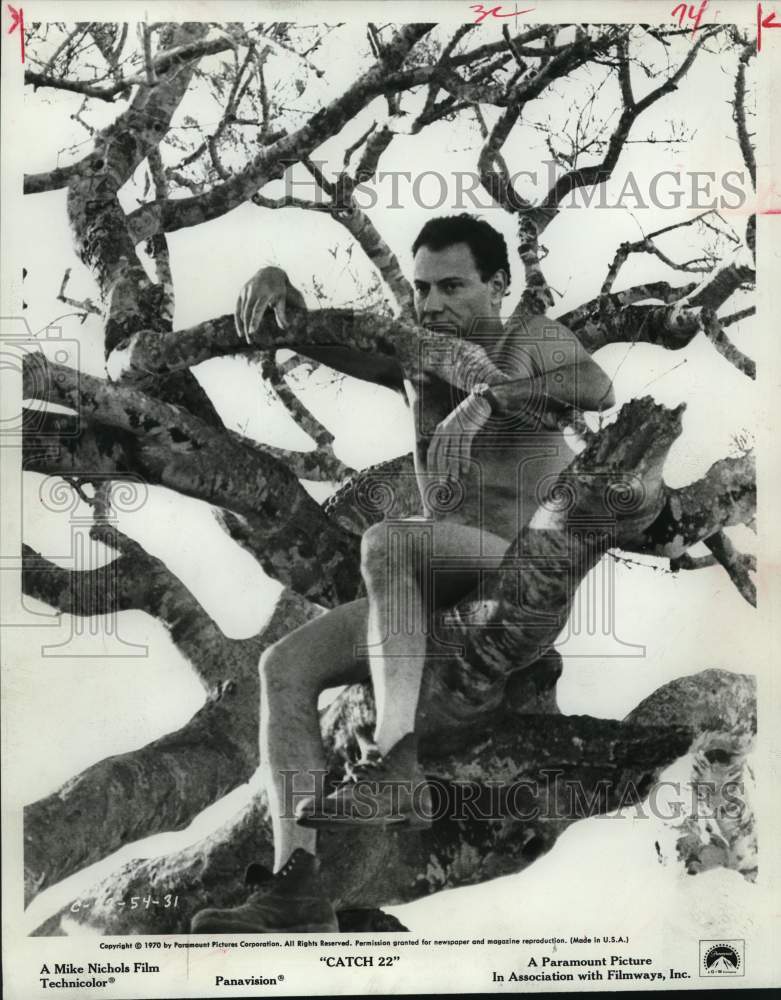 1970 Press Photo Actor Alan Arkin in "Catch 22" - Historic Images