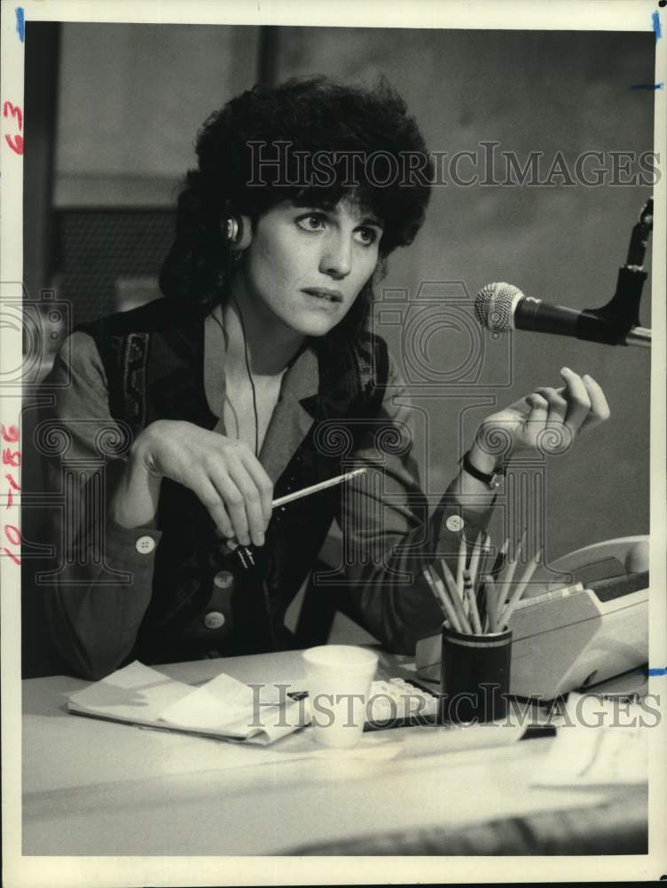 1985 Press Photo Actress Lucie Arnaz stars in "The Lucie Arnaz Show" - Historic Images
