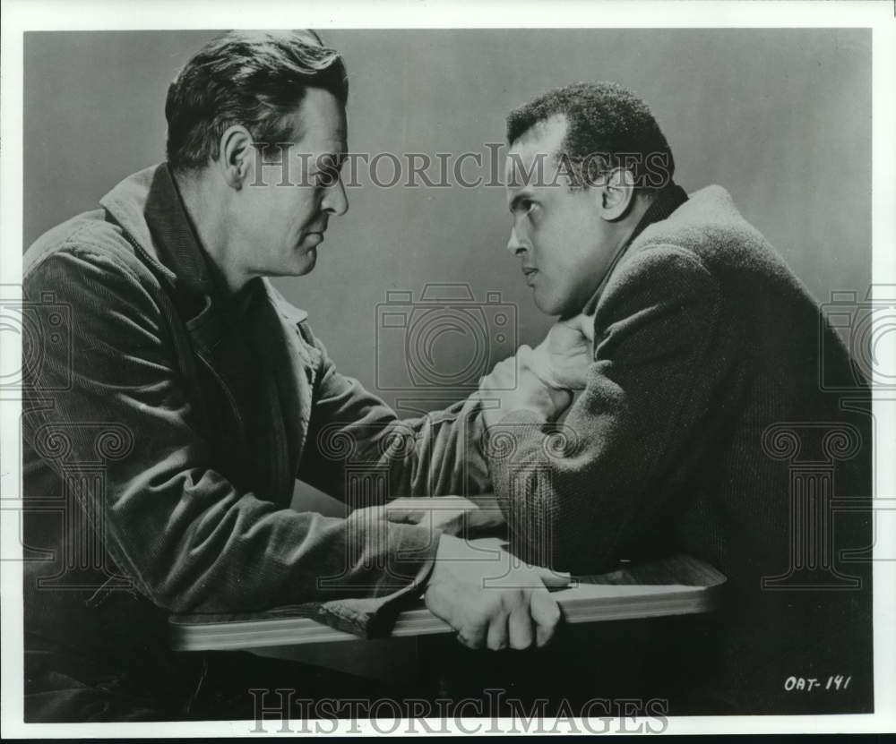 1959 Press Photo Robert Ryan and Harry Belafonte in "Odds Against Tomorrow" - Historic Images