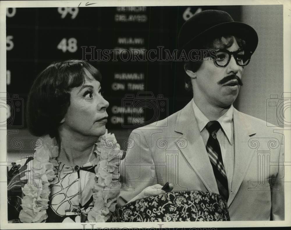 1968 Press Photo Imogene Coca and Carol Burnett during scene - Historic Images