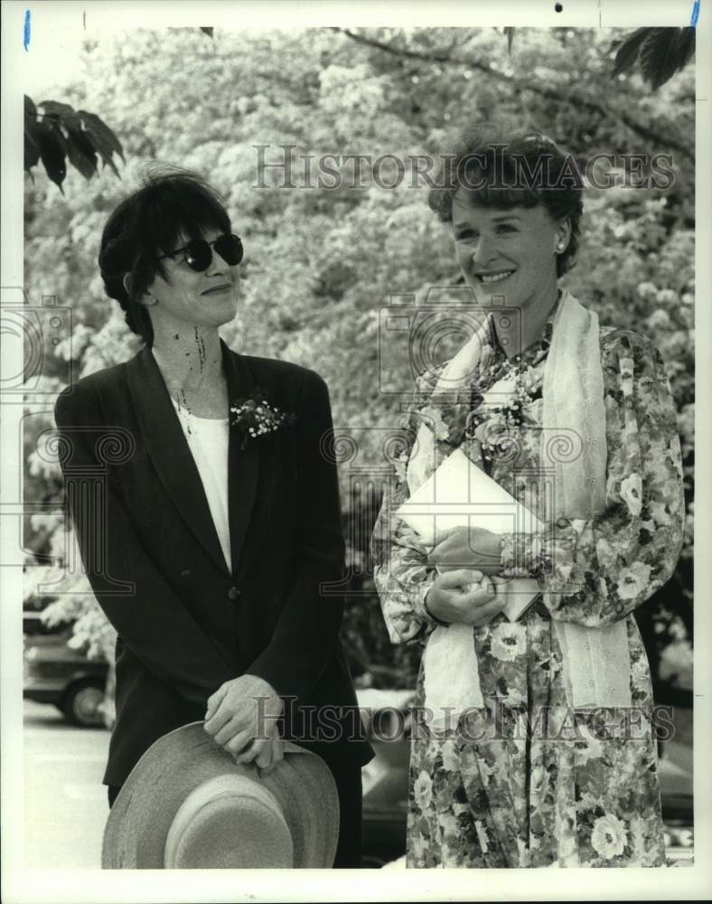 1995 Press Photo Judy Davis and Glenn Close in "Serving in Silence" film - Historic Images