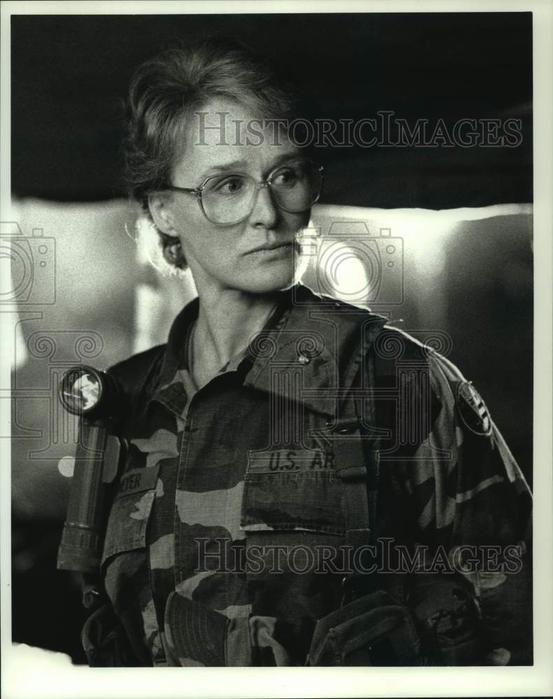 1995 Press Photo Actress Glenn Close in &quot;Serving in Silence&quot; movie scene - Historic Images