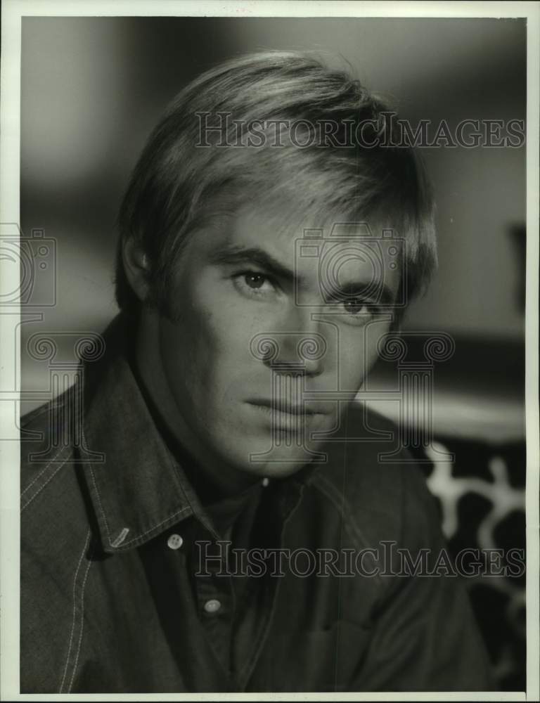 Press Photo Dennis Cole on "Bracken's World" - Historic Images