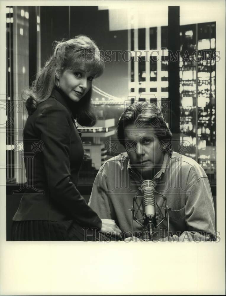 1990 Press Photo Actor Gary Cole, Lisa Eilbacher in "Midnight Caller" - Historic Images