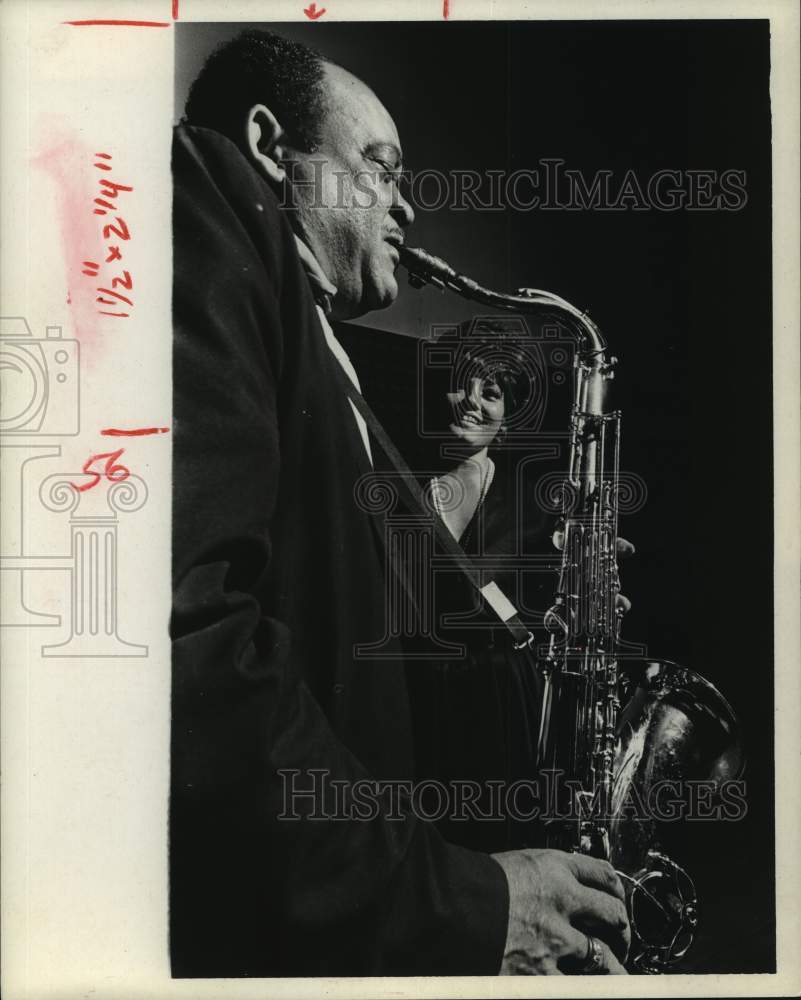 1970 Press Photo Jazz musician Arnett Cobb during a performance - Historic Images