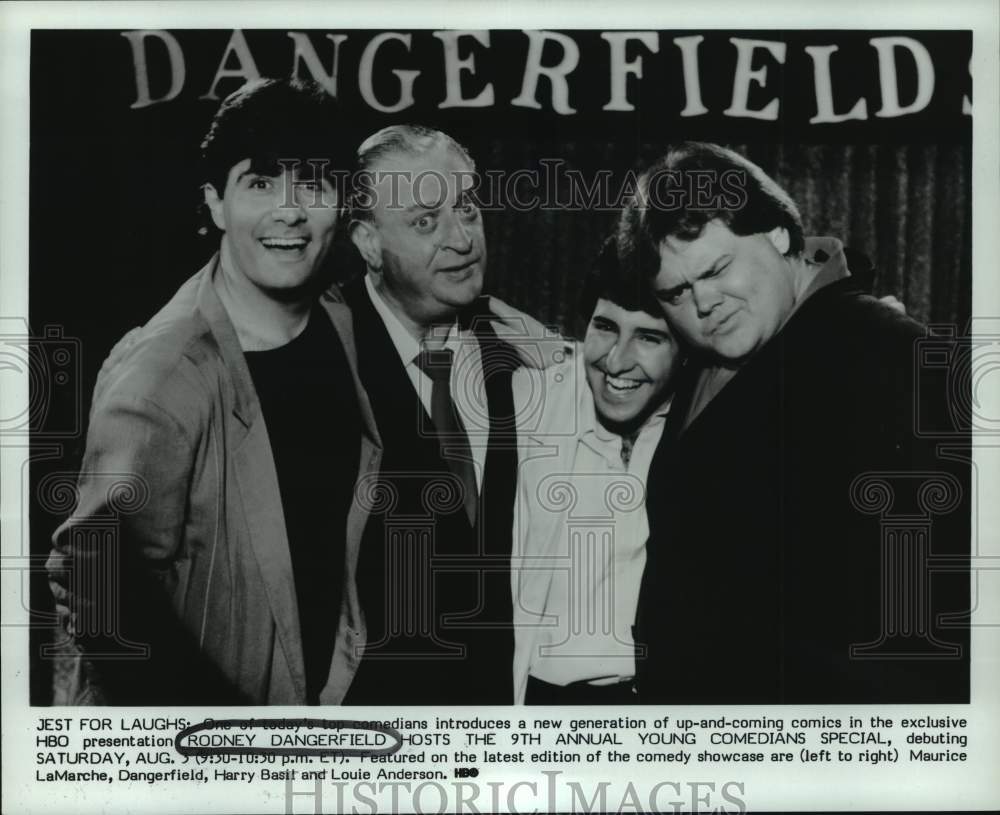 1985 Press Photo Rodney Dangerfield hosts the 9th Annual Young Comedians Special - Historic Images
