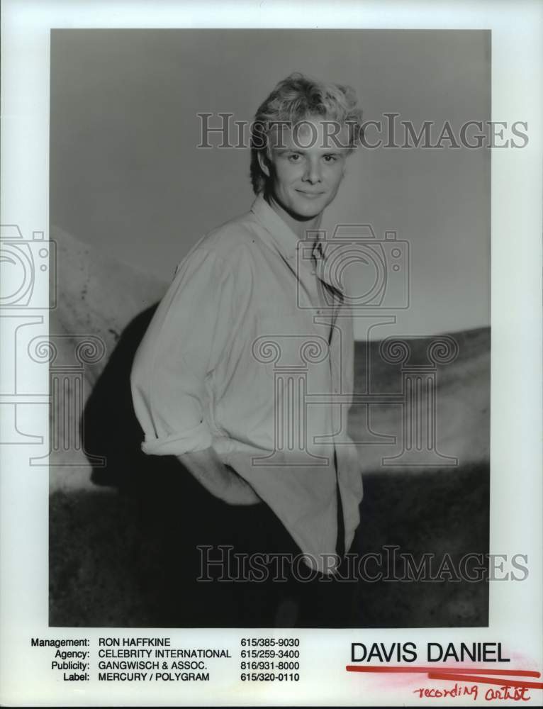 1992 Press Photo Singer Davis David - Historic Images