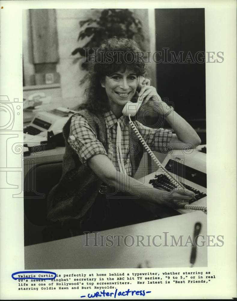 1985 Press Photo Writer and actress Valerie Curtin appears in "9 to 5" - Historic Images