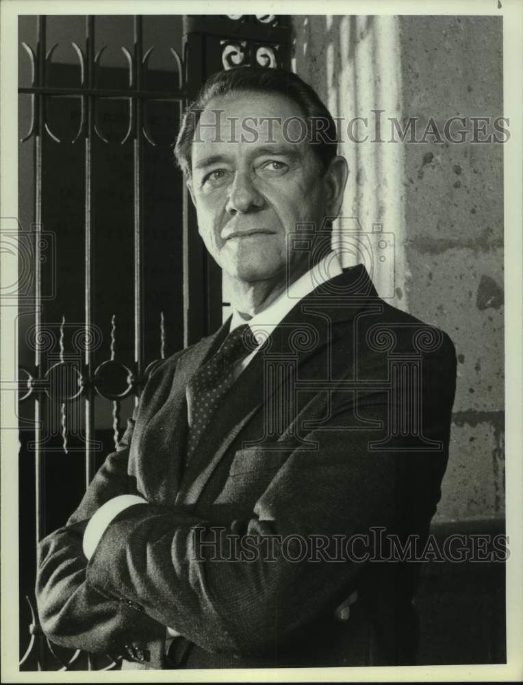 1986 Press Photo Actor Richard Crenna appears in &quot;On Wings of Eagles&quot; scene - Historic Images