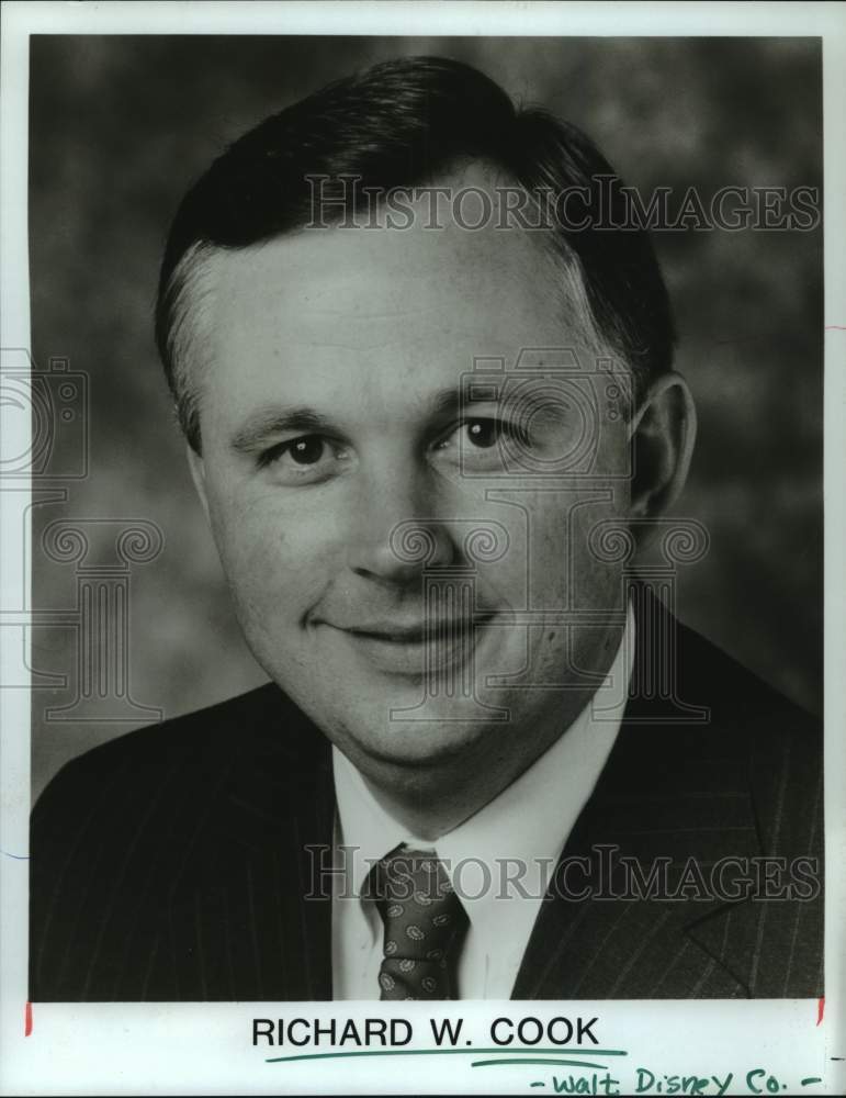 1989 Press Photo Richard W. Cook, Walt Disney Company president of distribution - Historic Images