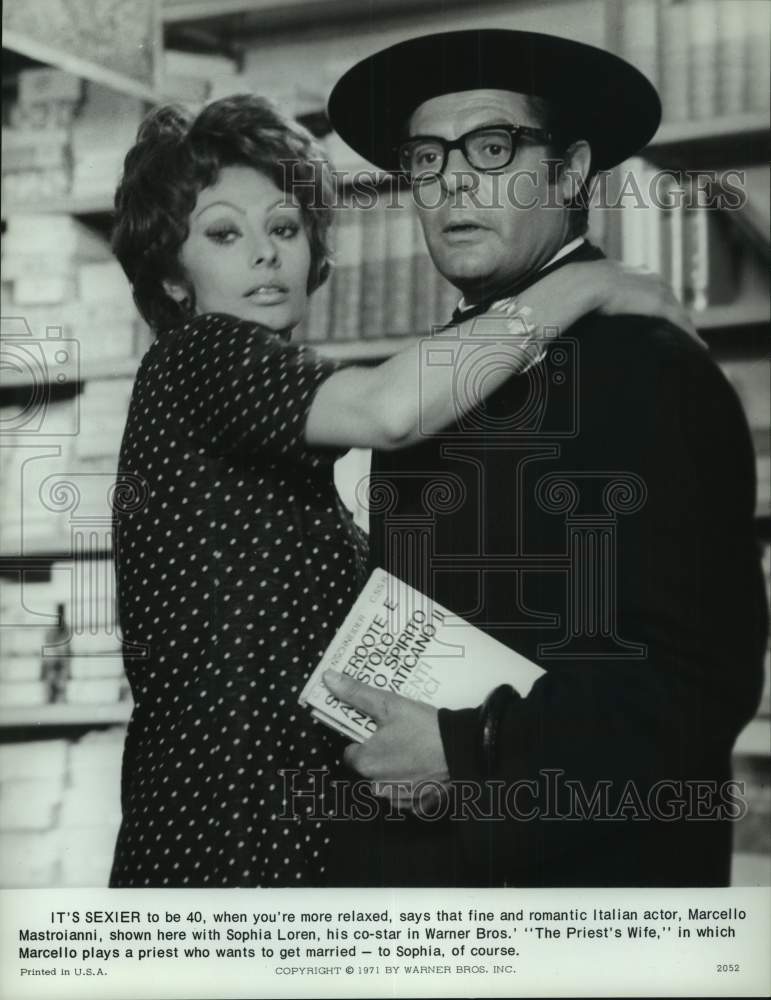 1971 Press Photo Sophia Loren, Marcello Mastroianni in &quot;The Priest&#39;s Wife&quot; - Historic Images