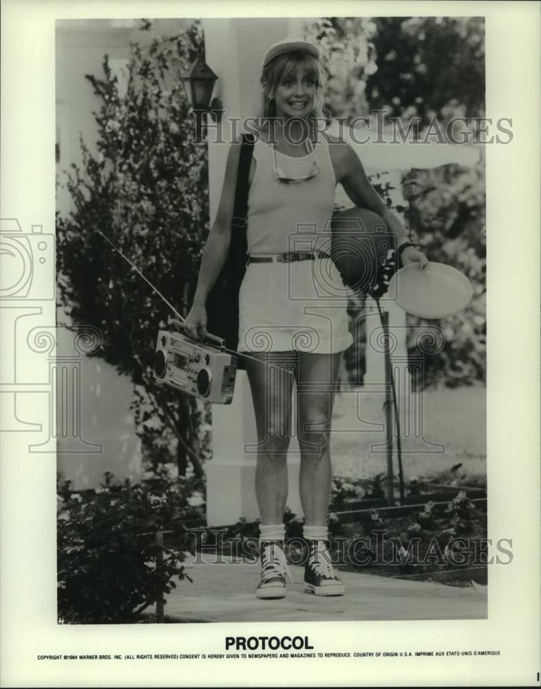 1984 Press Photo Actress Goldie Hawn during a scene from "Protocol" - Historic Images