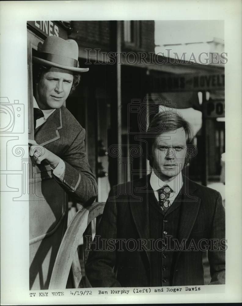 1972 Press Photo Actors Ben Murphy and Roger Davis - Historic Images